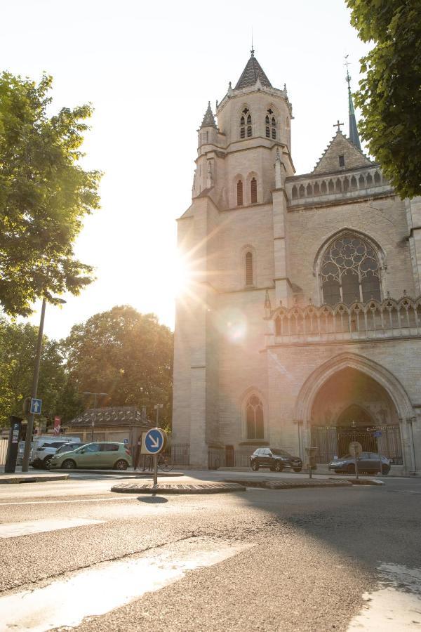 Suite Romanee 6 Personnes Vue Cathedrale 2 Places De Parking Dijon Extérieur photo